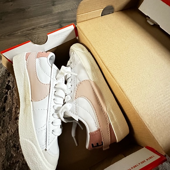 Nike Blazer - Picture 2 of 11